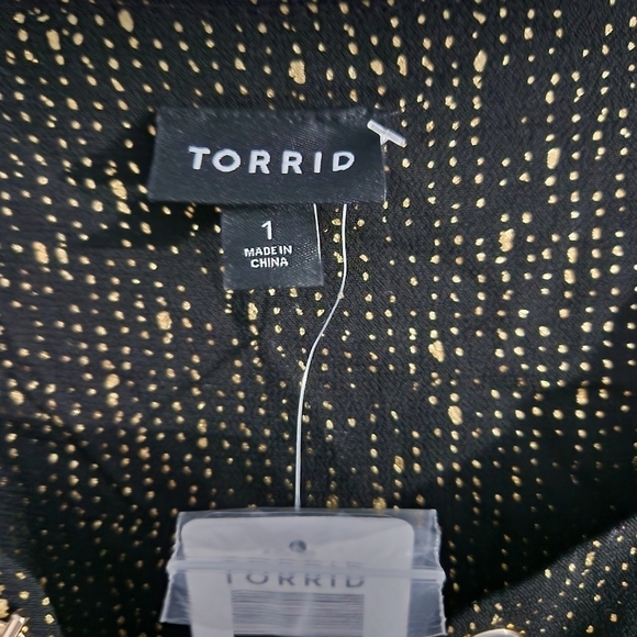 Torrid NWT Black Gold Crepe Chain Party Top - Picture 6 of 8